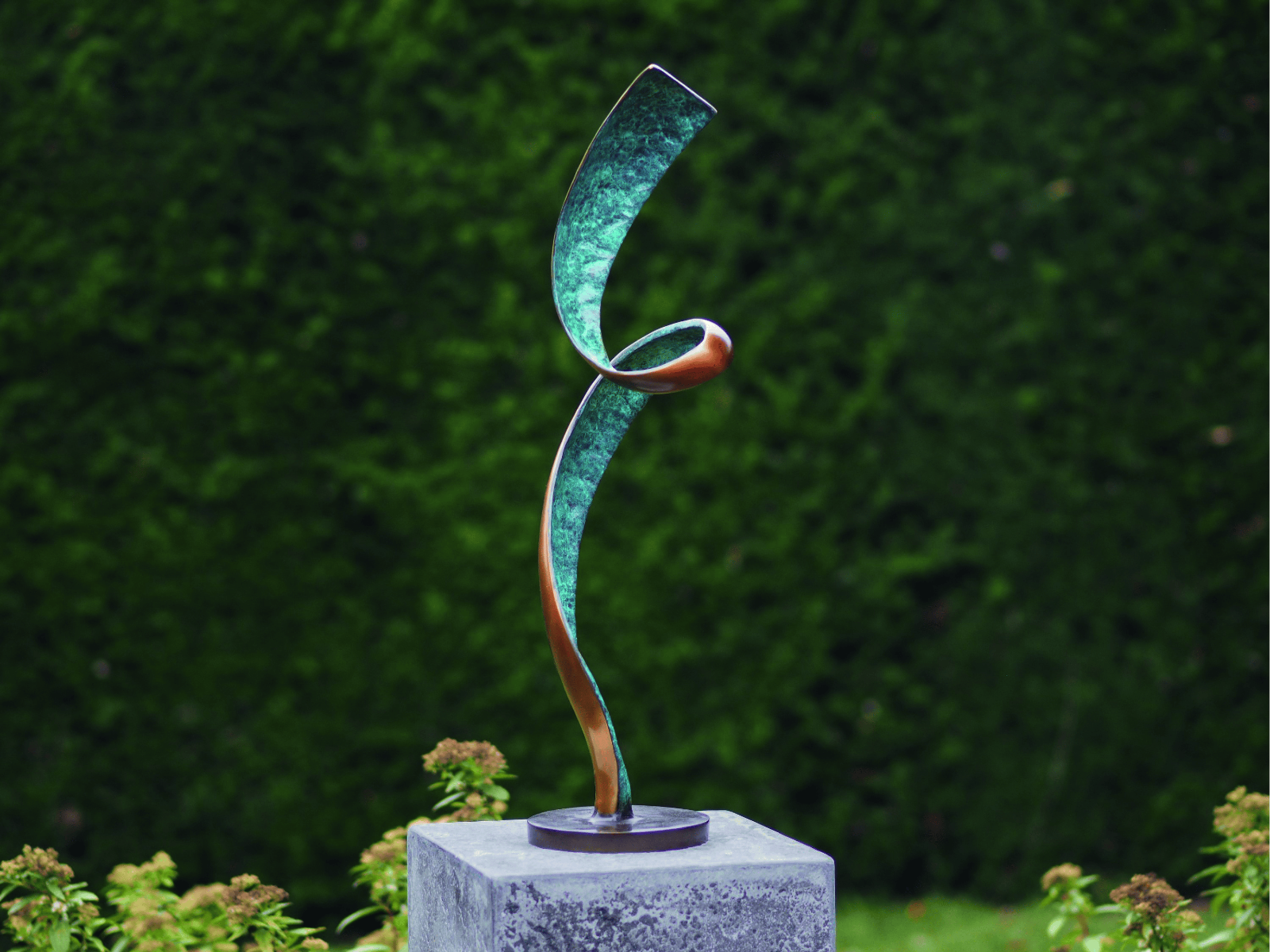 Tuinbeeld Lichtheid van het bestaan - brons