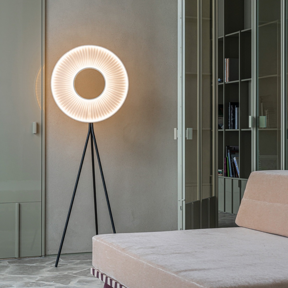 Iris driepoot vloerlamp