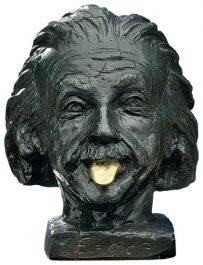 J. Nemecek sculptuur- Einsteins hoofd met gouden tong (15 cm)