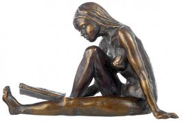 Birgit Stauch sculptuur - Lezende vrouw (12 cm)