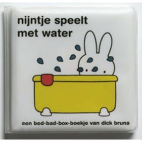 nijntje speelt met water