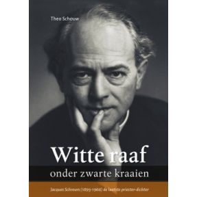 Witte raaf onder zwarte kraaien