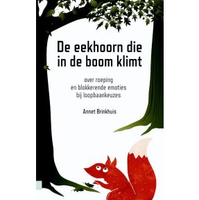 De eekhoorn die in de boom klimt