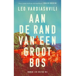 Aan de rand van een groot bos