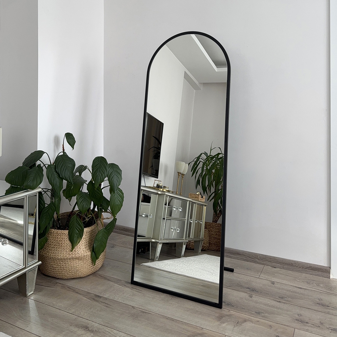 Staande ovalen spiegel met zwart frame - 140x50 cm